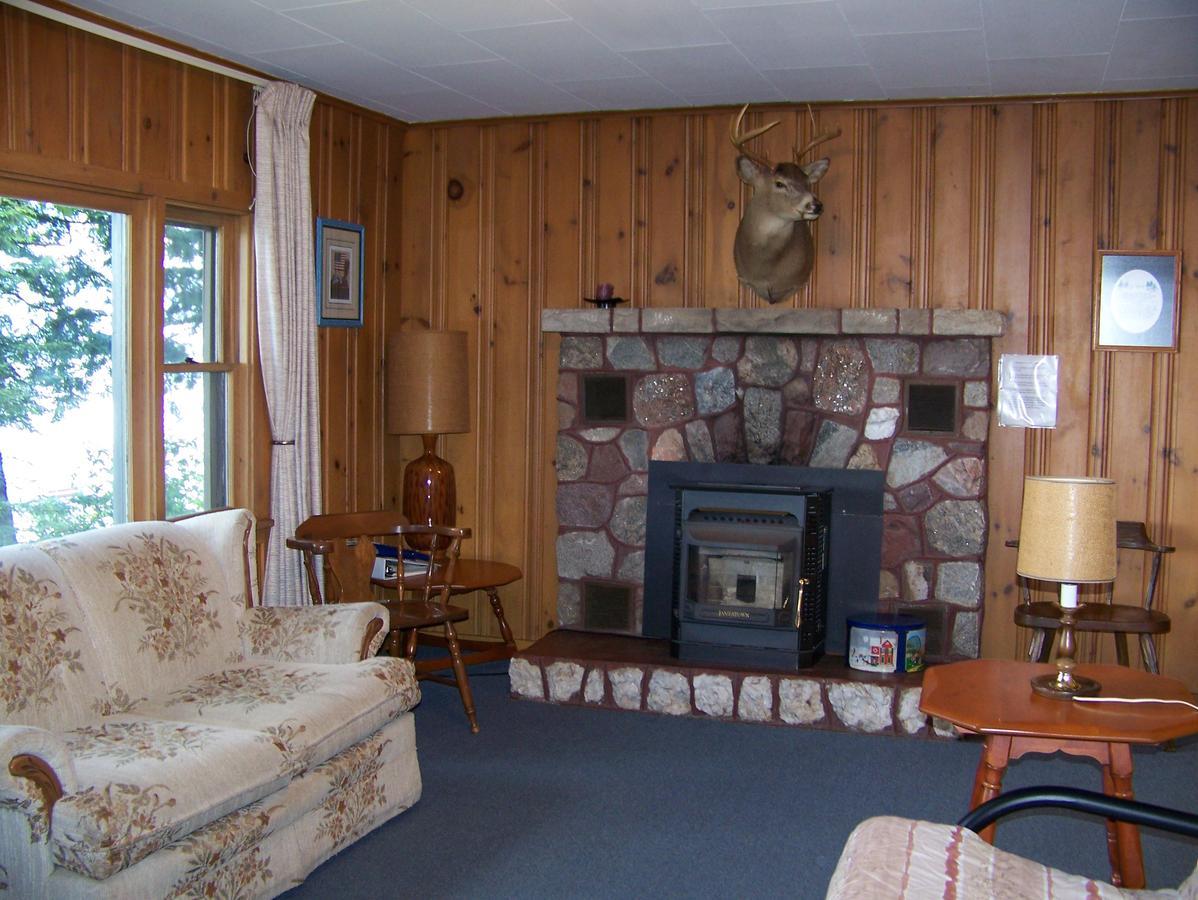 Oak Ridge Hotel Phelps Екстериор снимка